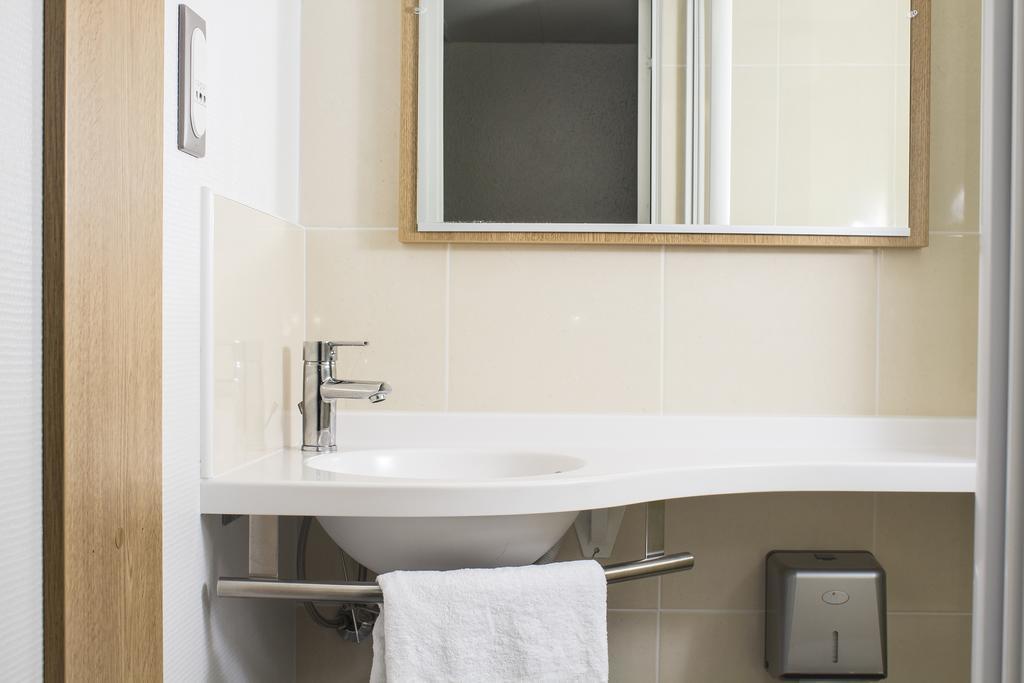 Hotel Inn Design Montluçon Zimmer foto